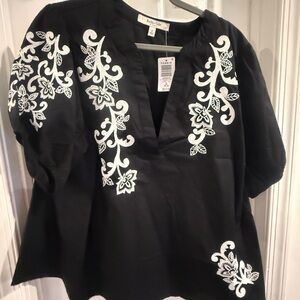 Torrid Black Poplin Blouse with White Floral Embroidery